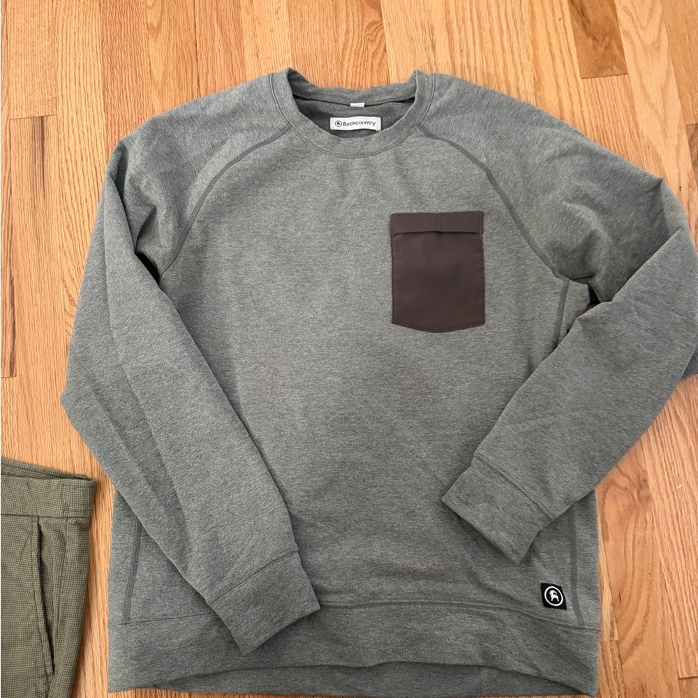 Men’s shirts and pants - Picture 6 of 9